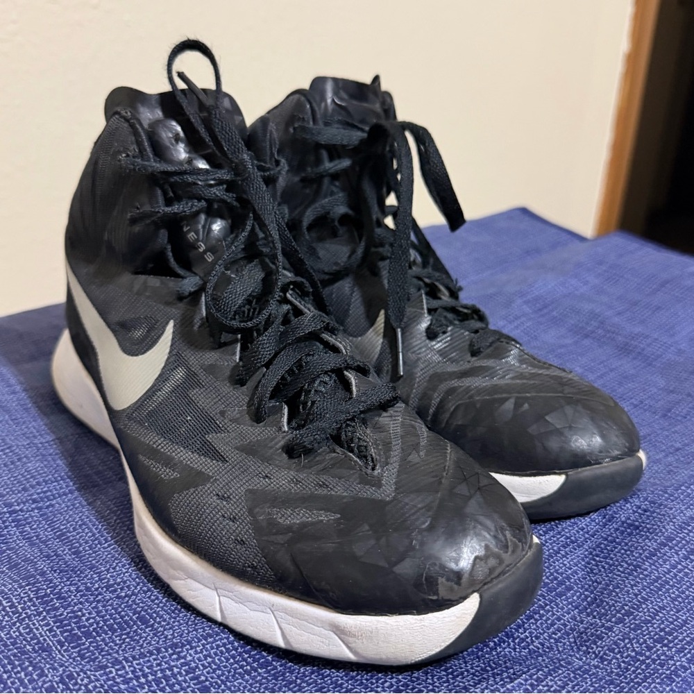Nike Basketball Shoes Men's Size 7.5/Women's Size 8.5/EU 40.5